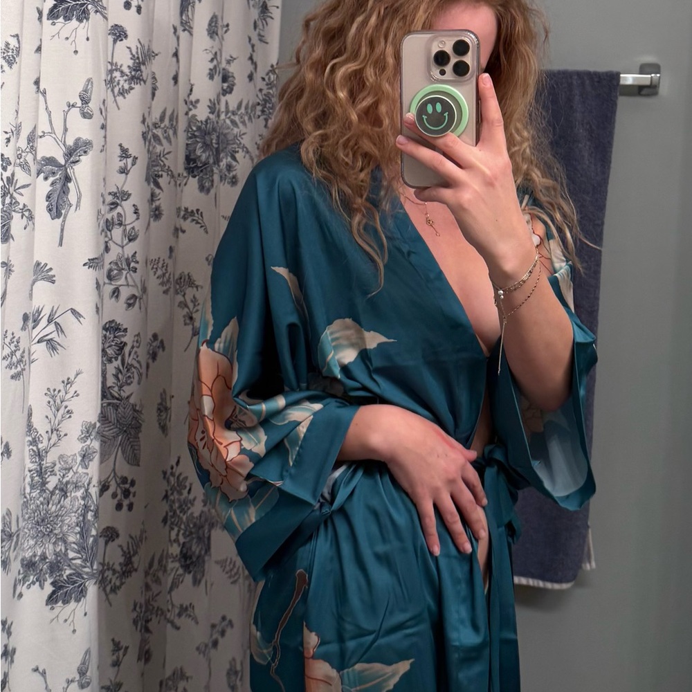 Green Floral Kimono Robe with Sash - Picture 9 of 12